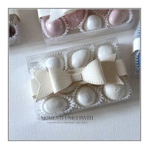 Scatolina degustazione 9 confetti su pirottino con fiocco
